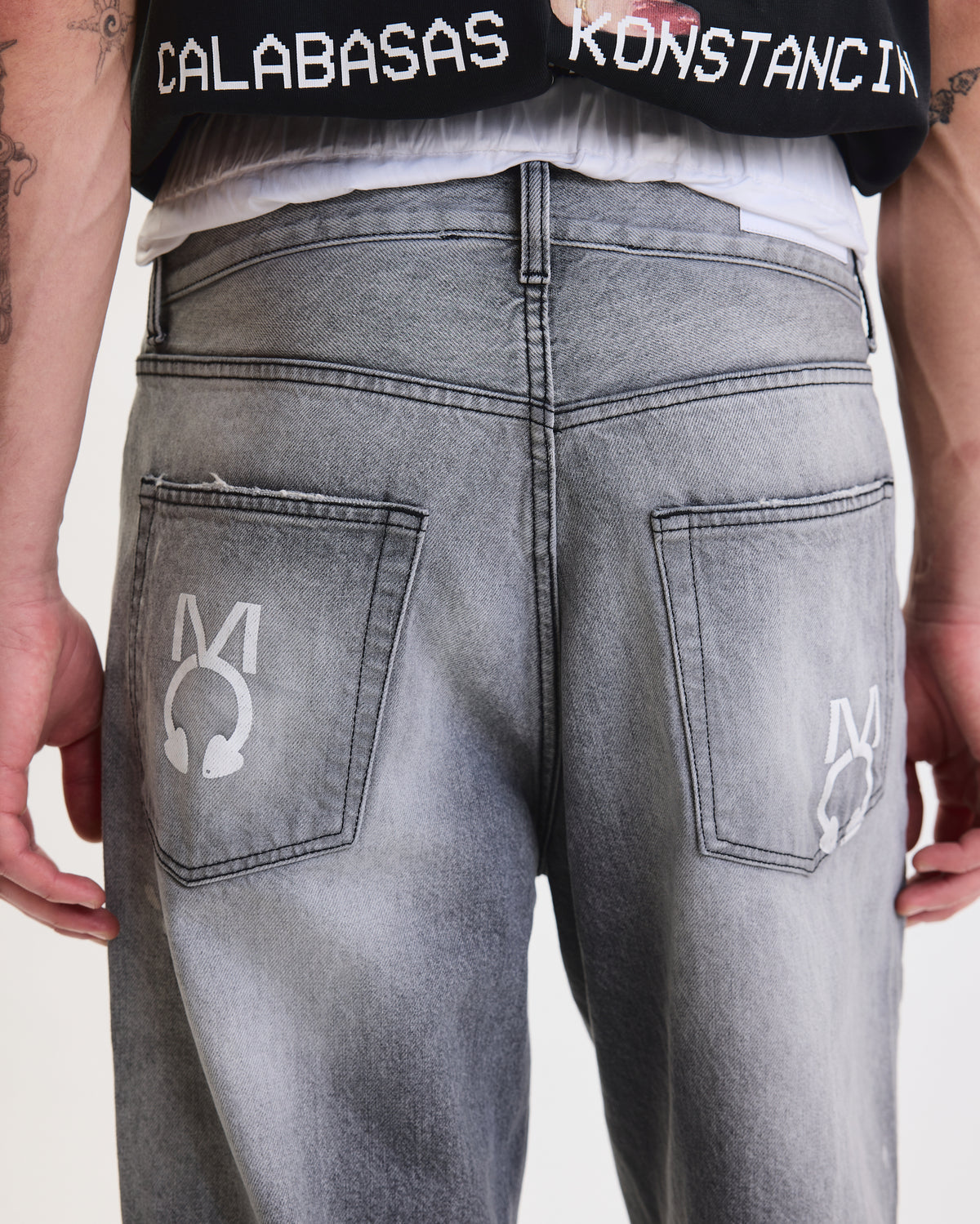 LOOSE FIT JEANS