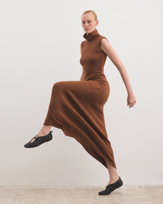 SLEEVELESS MAXI DRESS IN CAMEL