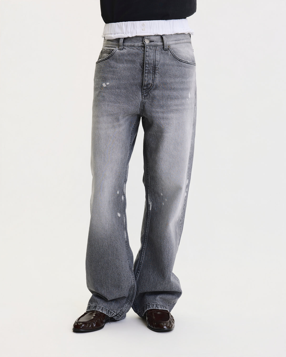 LOOSE FIT JEANS