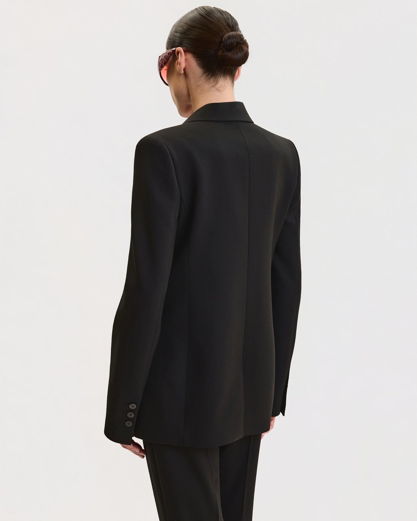 THE SIGNATURE ONE BUTTON BLAZER