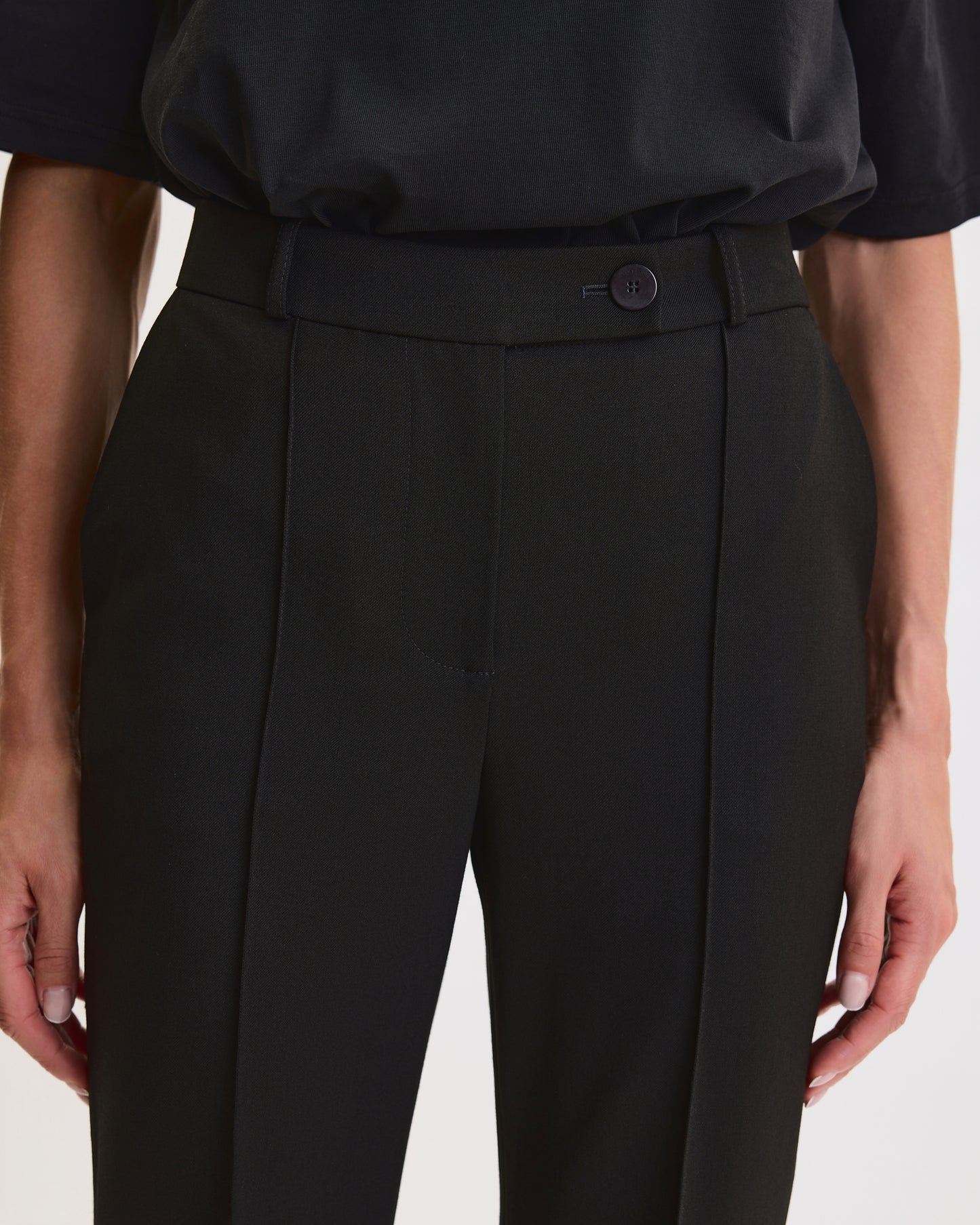 THE SIGNATURE FLARED PANTS