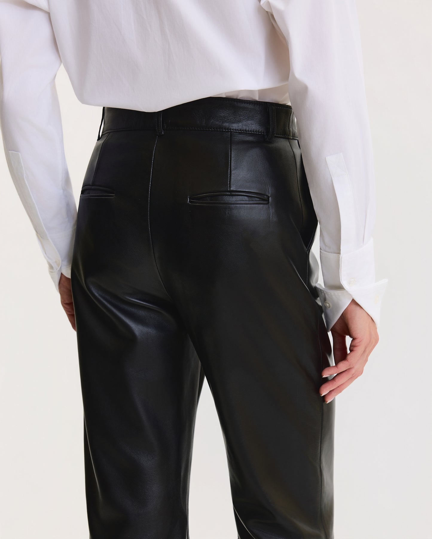 THE ZIP LEATHER PANTS