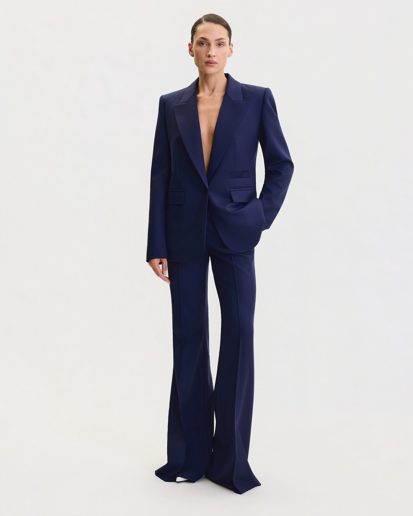 THE SIGNATURE ONE BUTTON BLAZER