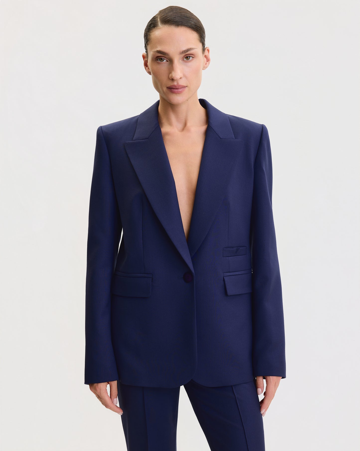 THE SIGNATURE ONE BUTTON BLAZER
