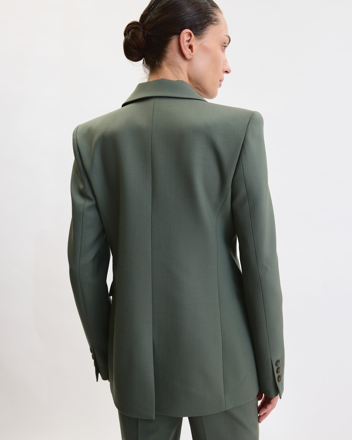 THE SIGNATURE ONE BUTTON BLAZER