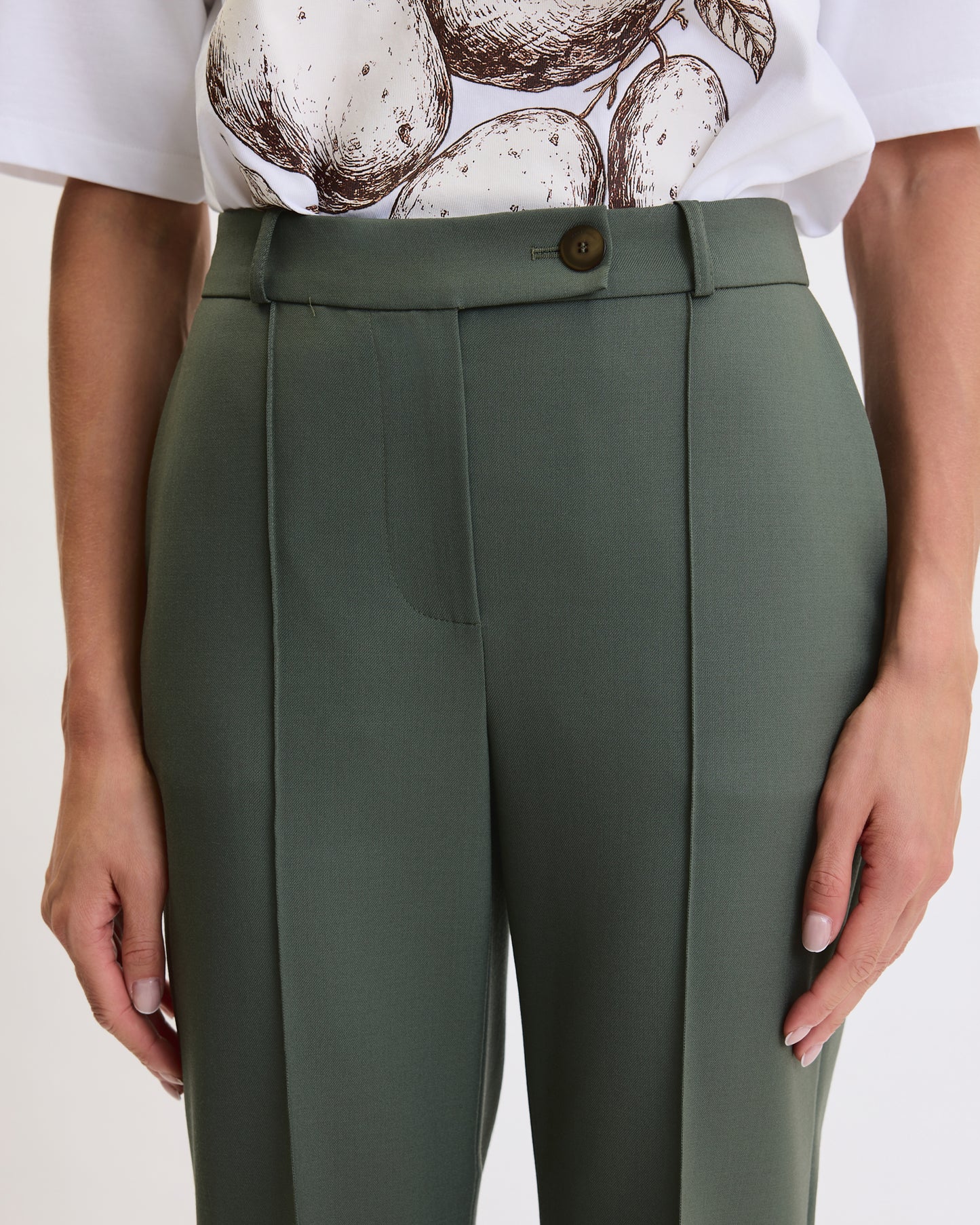 THE SIGNATURE FLARED PANTS