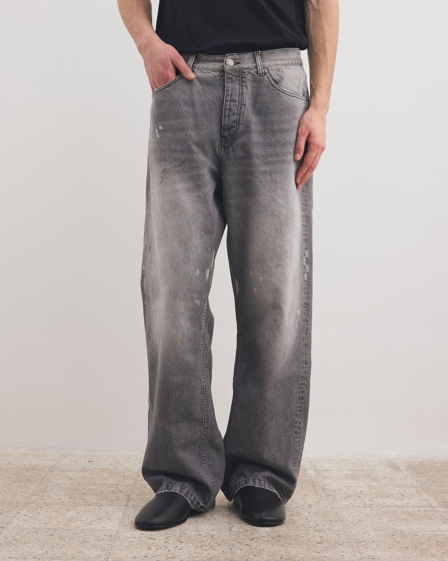 LOOSE FIT JEANS
