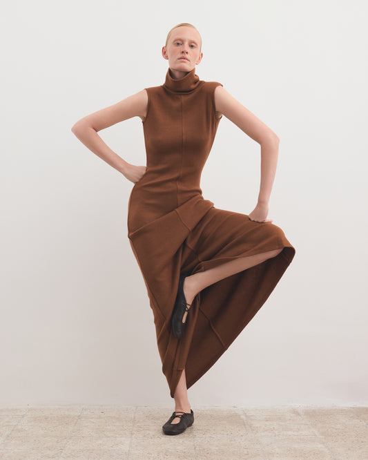SLEEVELESS MAXI DRESS IN CAMEL