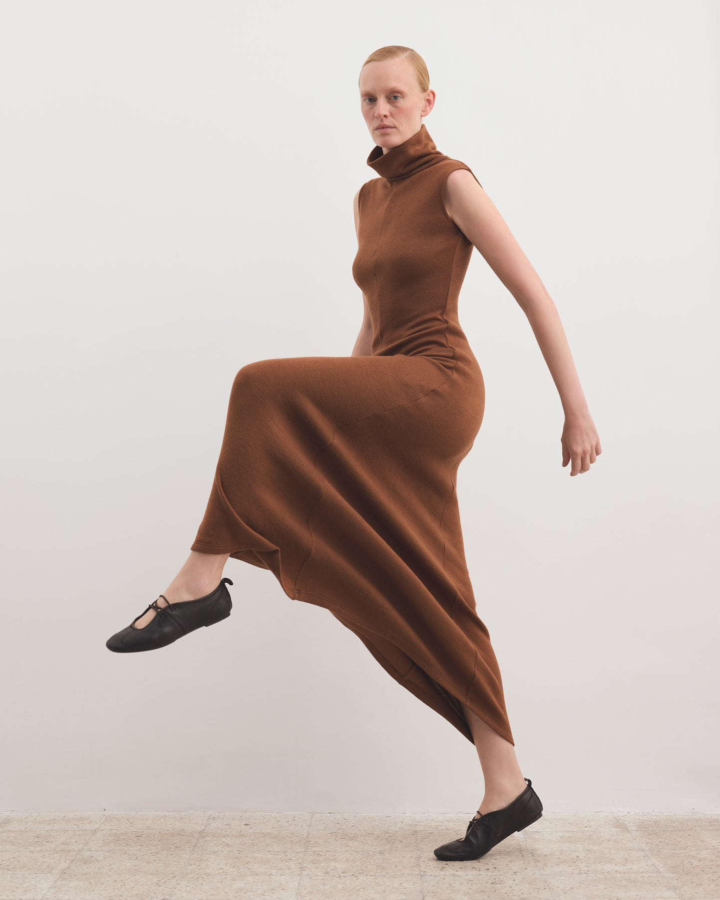 SLEEVELESS MAXI DRESS IN CAMEL