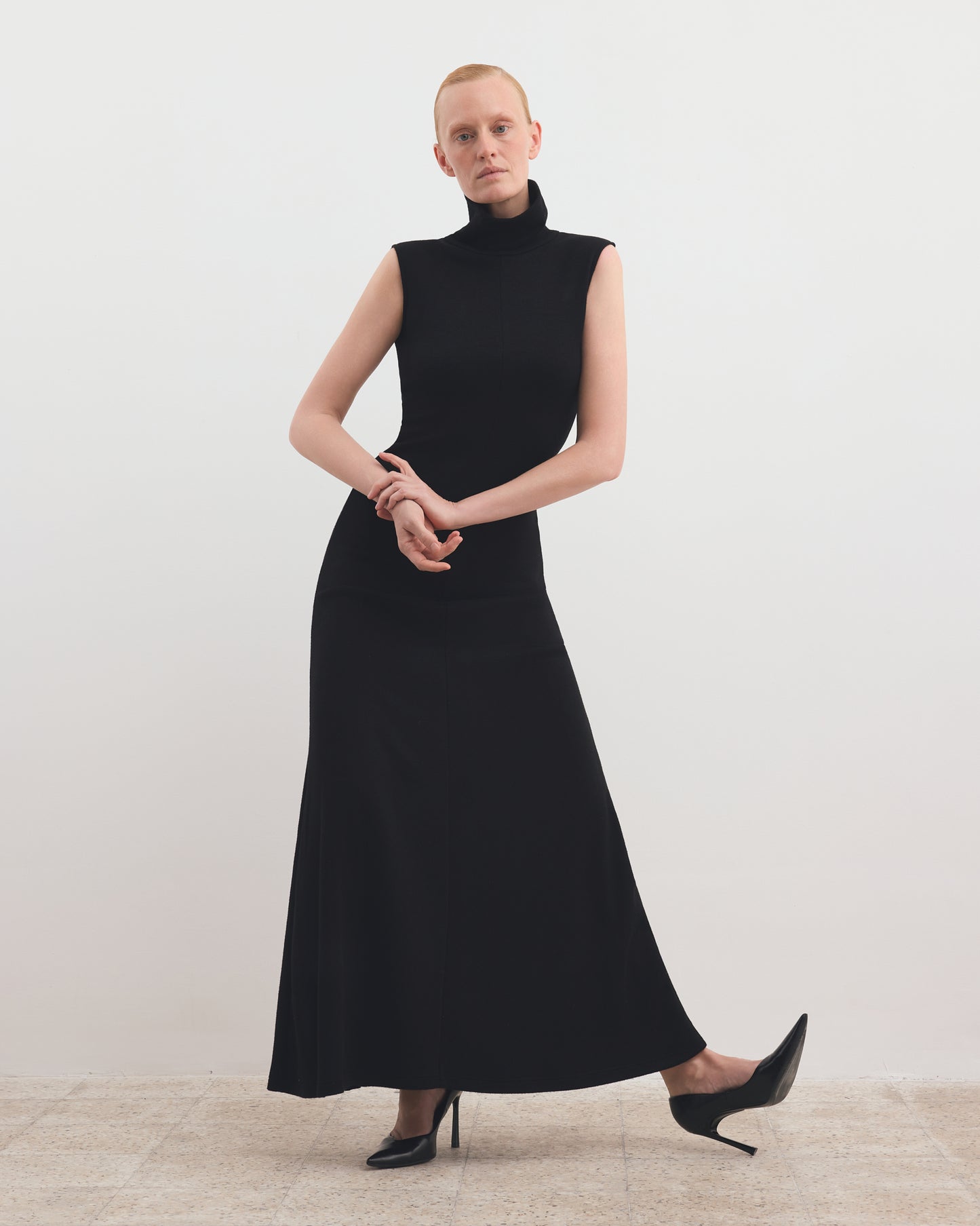 SLEEVELESS MAXI DRESS IN BLACK