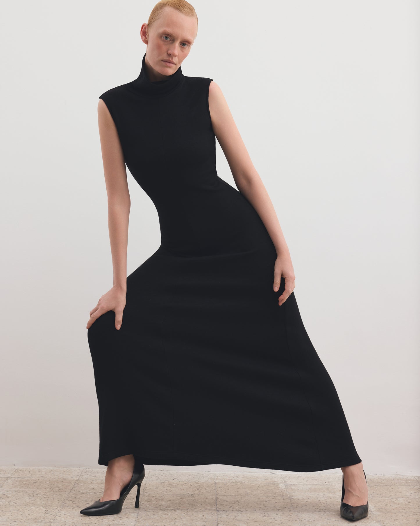 SLEEVELESS MAXI DRESS IN BLACK