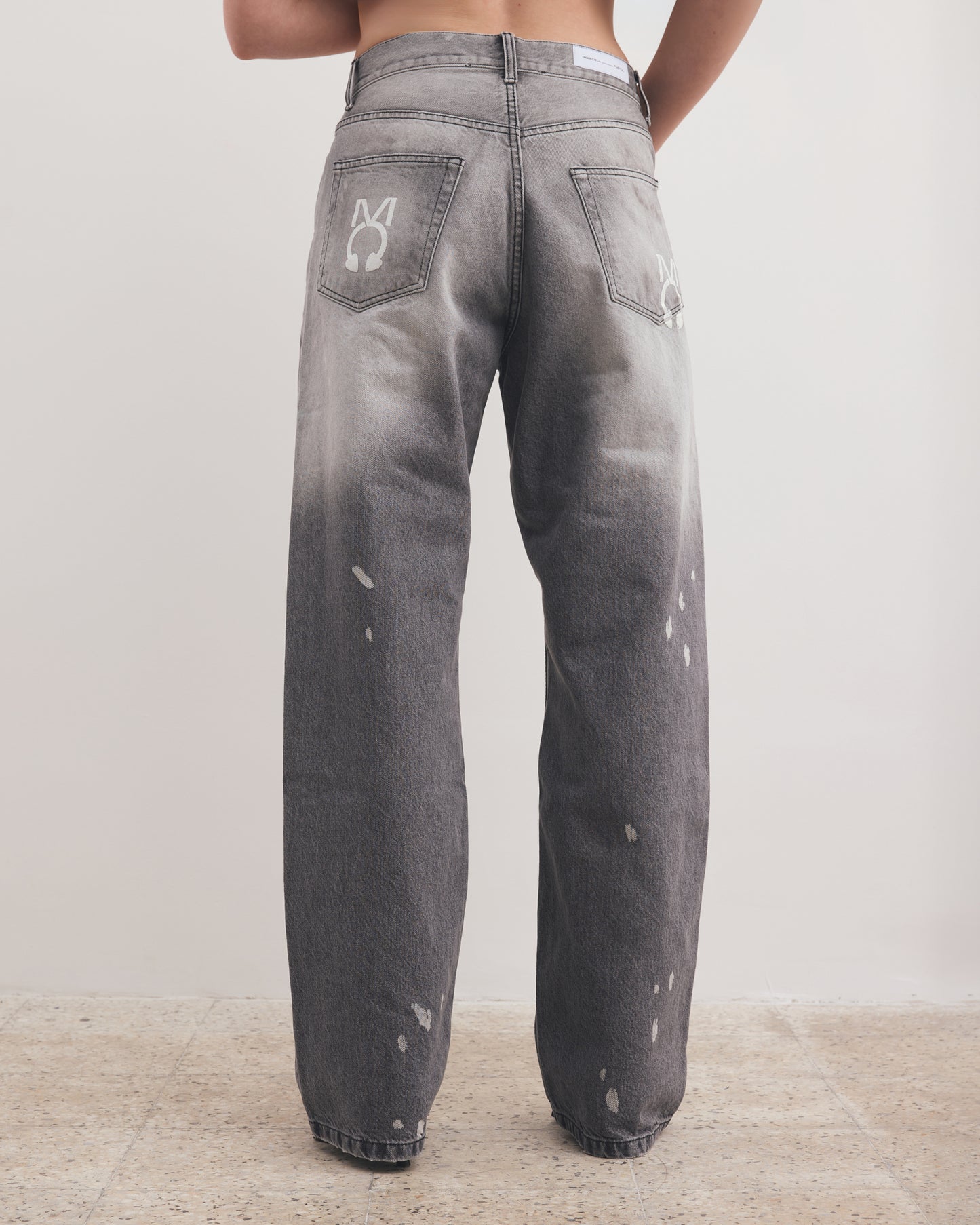 LOOSE FIT JEANS