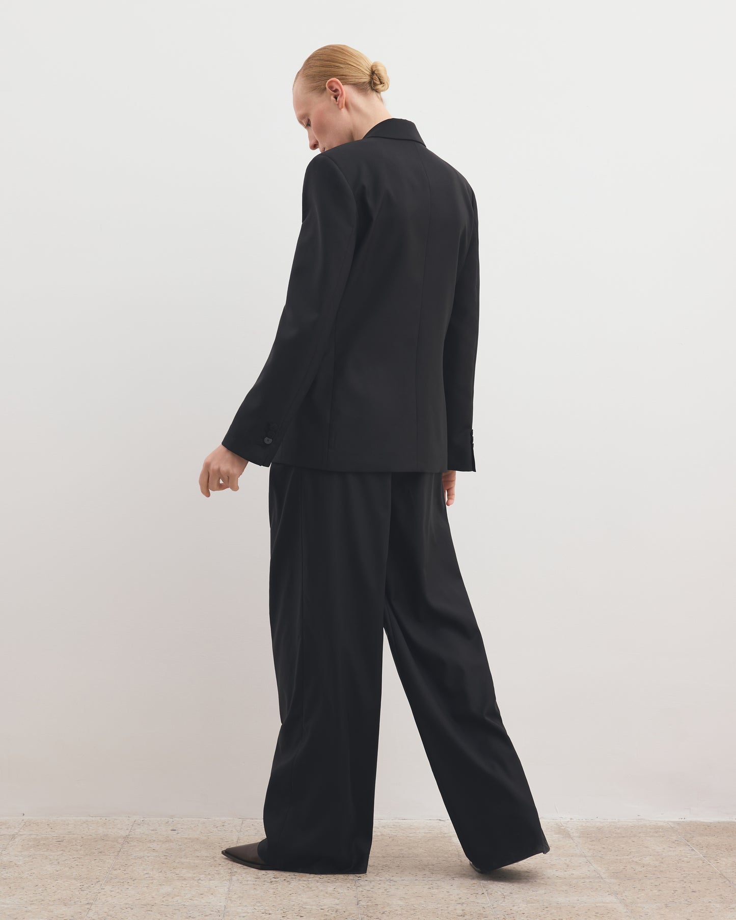 DOUBLE-BREASTED BLAZER